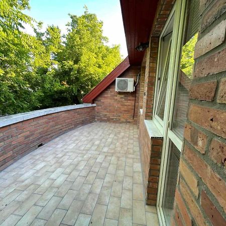 Gabica Apartman Debrecen Bagian luar foto