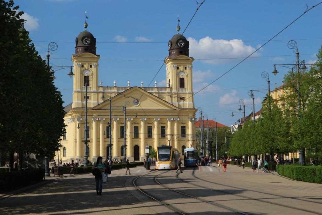 Gabica Apartman Debrecen Bagian luar foto