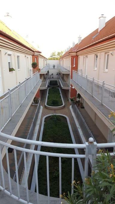 Gabica Apartman Debrecen Bagian luar foto