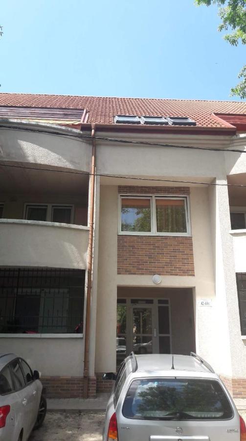 Gabica Apartman Debrecen Bagian luar foto